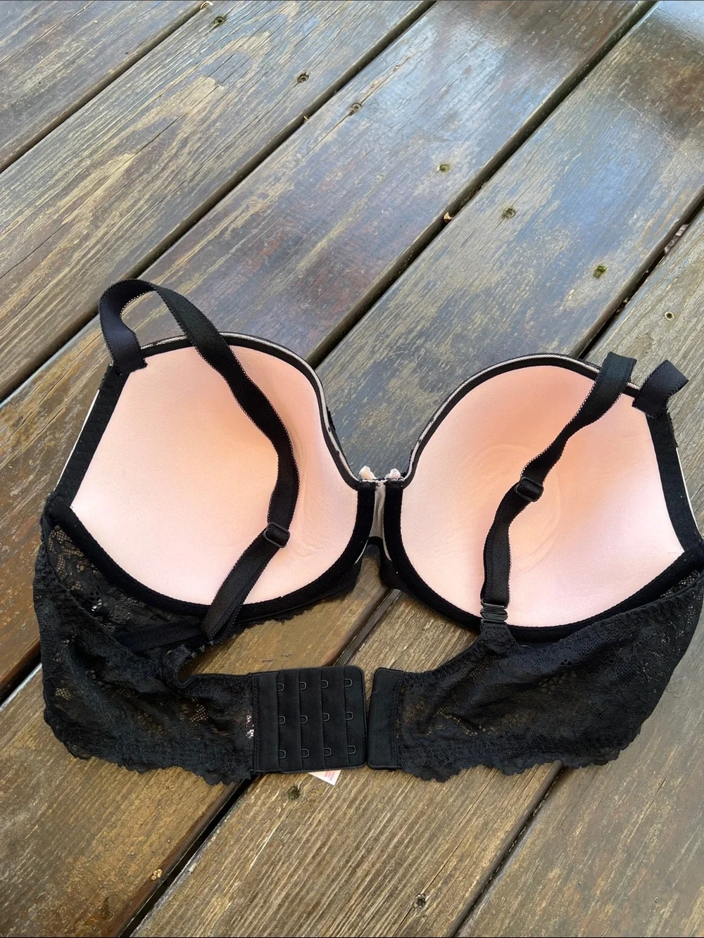 Victoria’s Secret Underwire Bras 38D - Picture 2 of 13